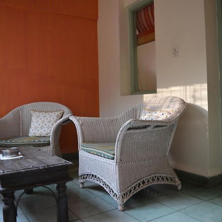 G 49 Bed & Breakfast Нью-Дели Экстерьер фото