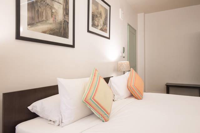 G 49 Bed & Breakfast Нью-Дели Экстерьер фото