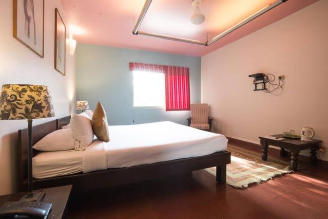 G 49 Bed & Breakfast Нью-Дели Экстерьер фото